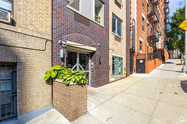 Building Photo - RiverBridge Court