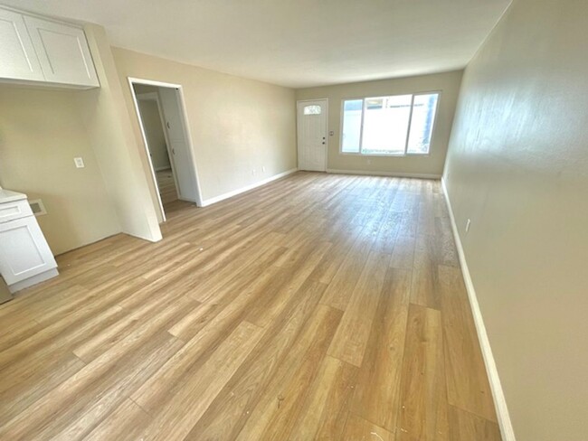 Building Photo - 4142 Hathaway Ave