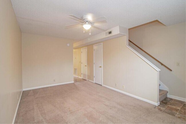 Foto del edificio - 117 Hickory Trace Rd