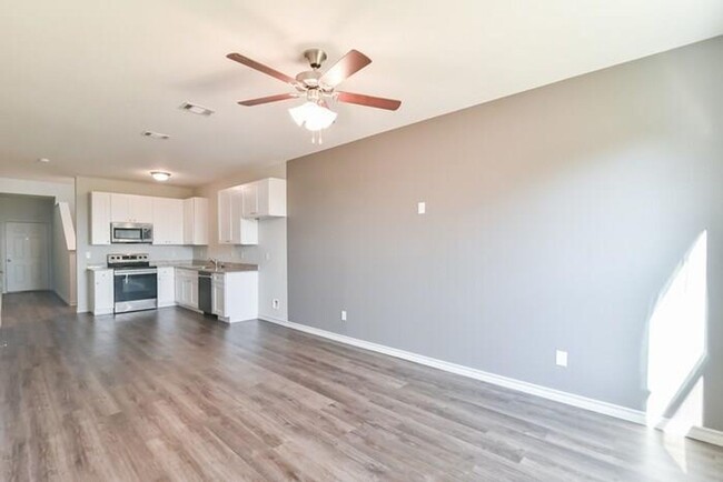 Building Photo - Spacious 3-Bedroom Duplex with Modern Touc...