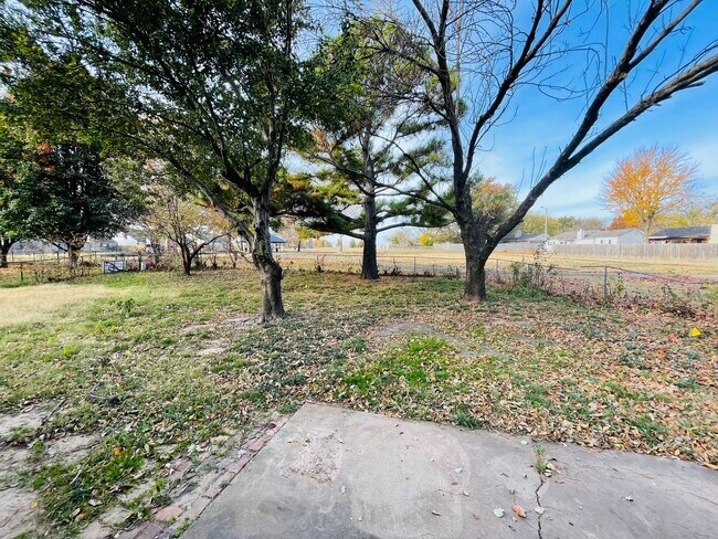 Foto del edificio - Recently remodeled home