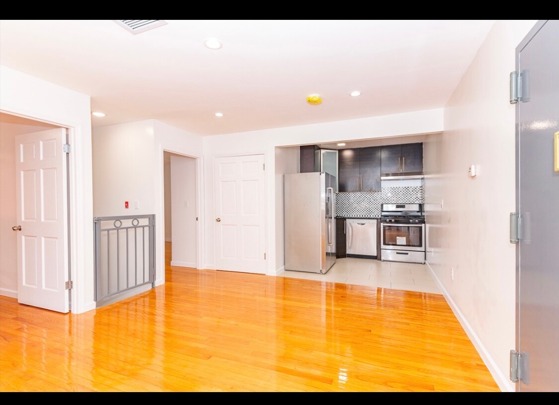 Primary Photo - 161 Jefferson St