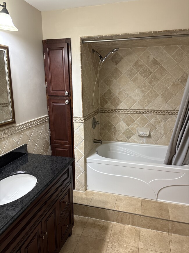 Building Photo - 202 Gwendolyn St