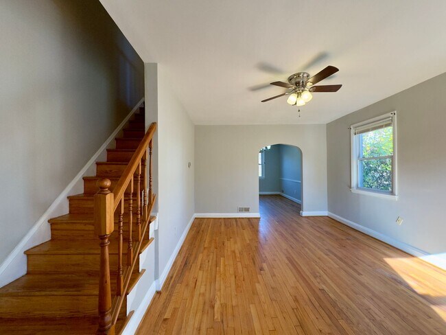 Foto del edificio - Charming 3Bed/1Bath in Glenham-Bedford