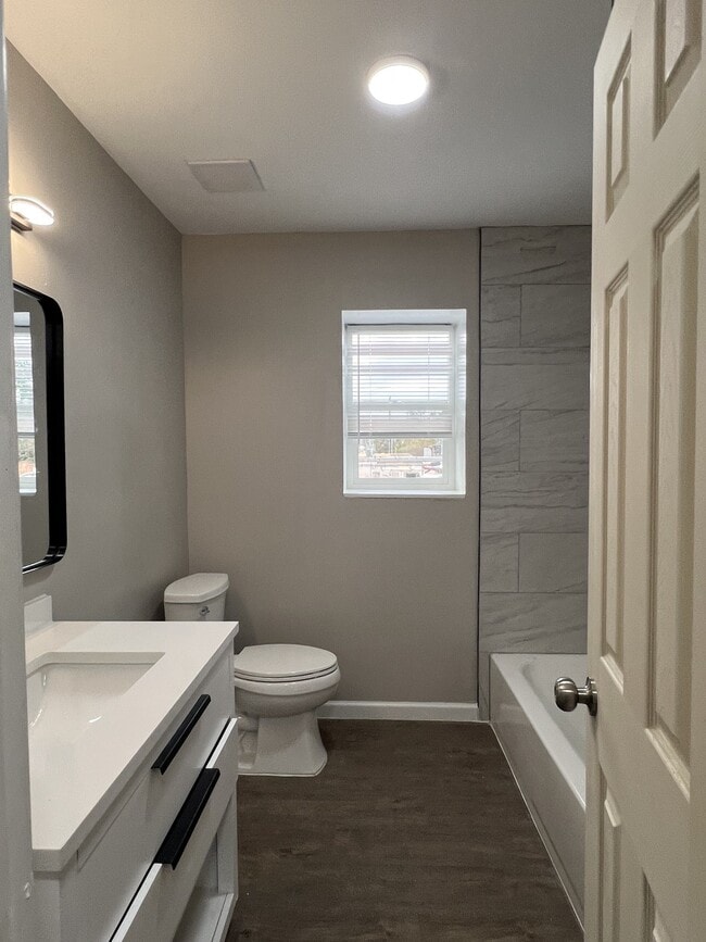 Building Photo - 9745 Long Point Rd