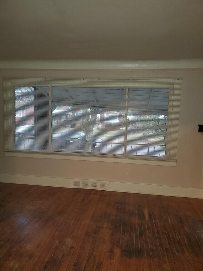Building Photo - 9111 Pinehurst St