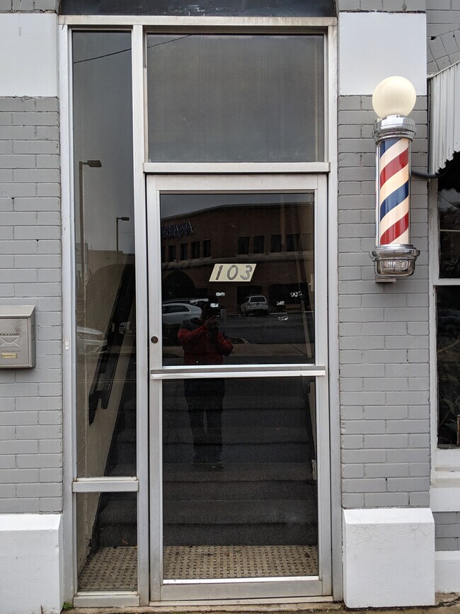 Foto del edificio - Commercial or residential loft unit available in Historic  Downtown Russellville