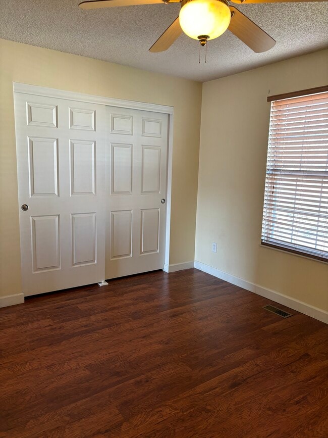 Building Photo - 2037 Burbridge Ln