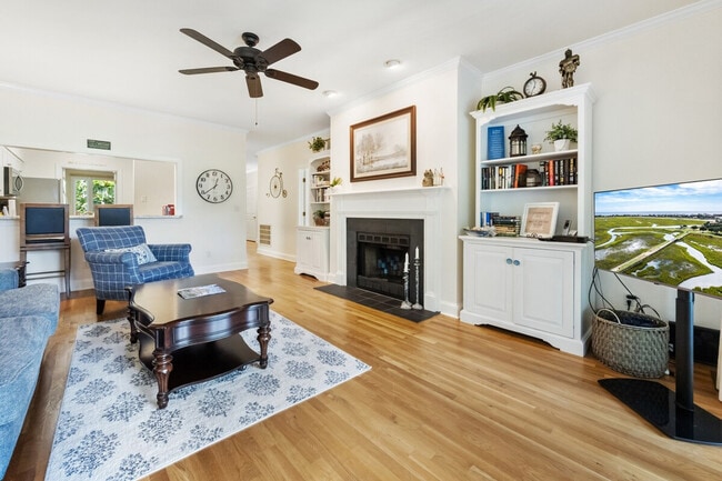 Building Photo - 235 Golden Bear Dr