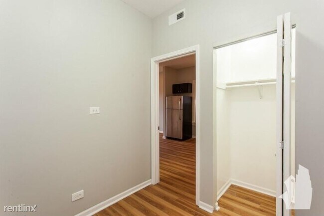 Building Photo - 1432 N Cleaver St