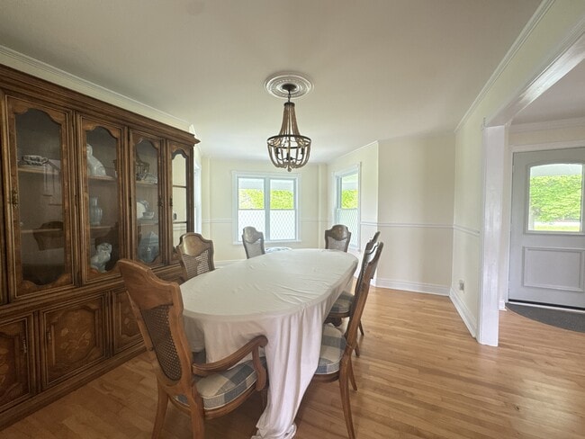 Building Photo - 8 Empress Dr
