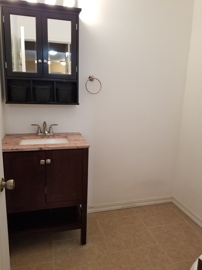 Building Photo - Soap Lake Condo with Lake View