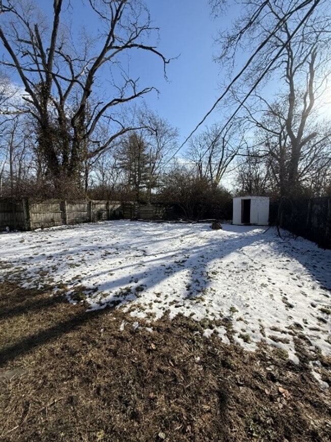 Building Photo - Accepting Housing Voucher! 3 Bed 1 Bath!