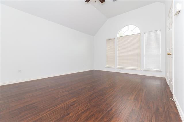 Building Photo - 3140 Kings Canyon Dr