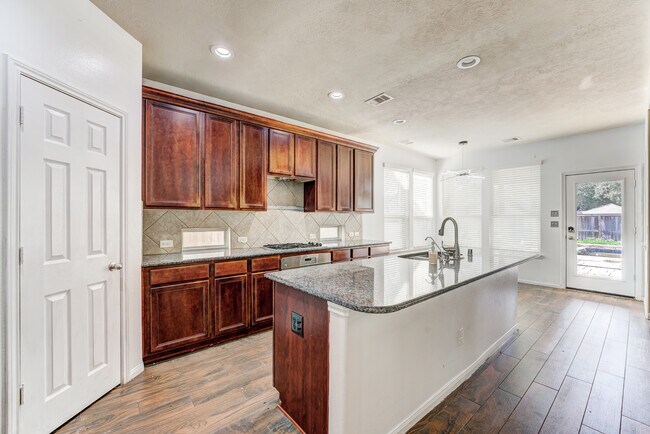 Foto del edificio - 4731 Autumn Pine Ln