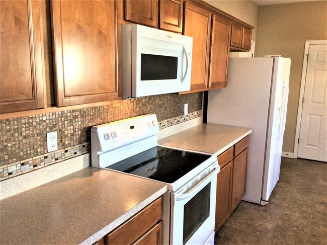 Foto del edificio - 6140 Glen Way Dr