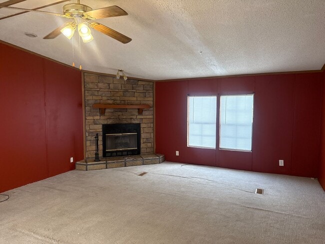 Building Photo - 6870 Memorial Dr