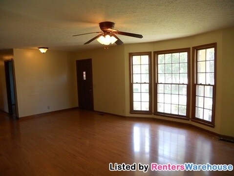 Building Photo - 815 Douglas Ln
