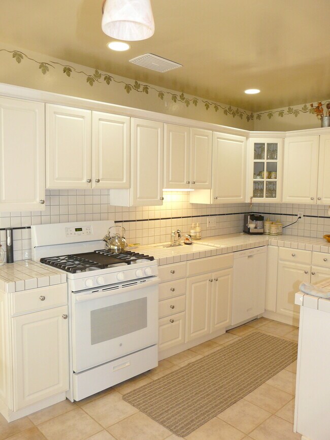 Foto del edificio - 2 Bedrooms, 1 Bathroom Popular Alta Height...