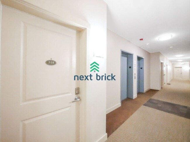 Building Photo - 1 Bed and 1 Bath Stunning Redmond DT Condo...