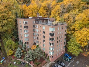 Building Photo - 1205 SW Cardinell Dr