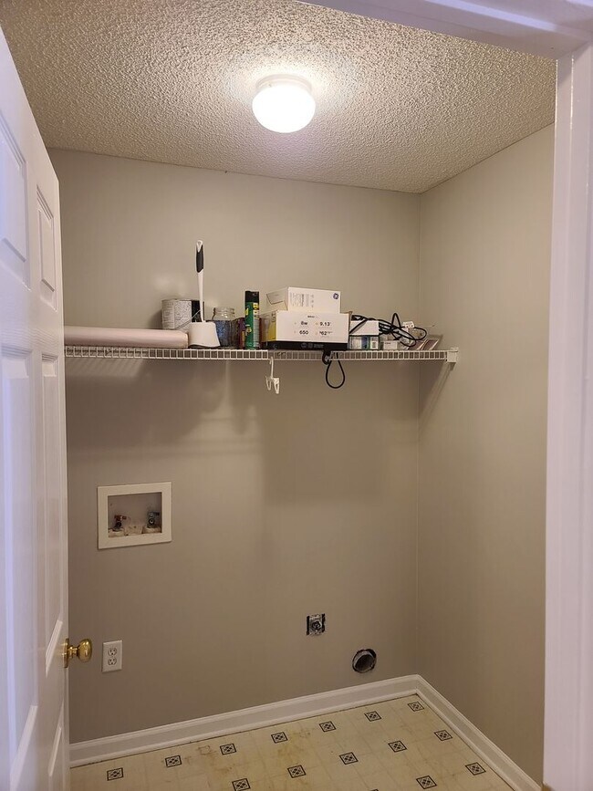 Foto del edificio - Conveniently located in a quiet cul-de-sac