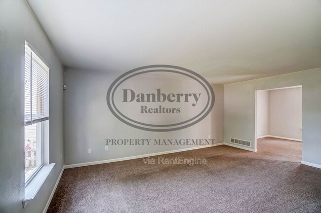 Building Photo - 3733 Willow Run Dr