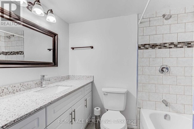Building Photo - 10 Stonehill Ct