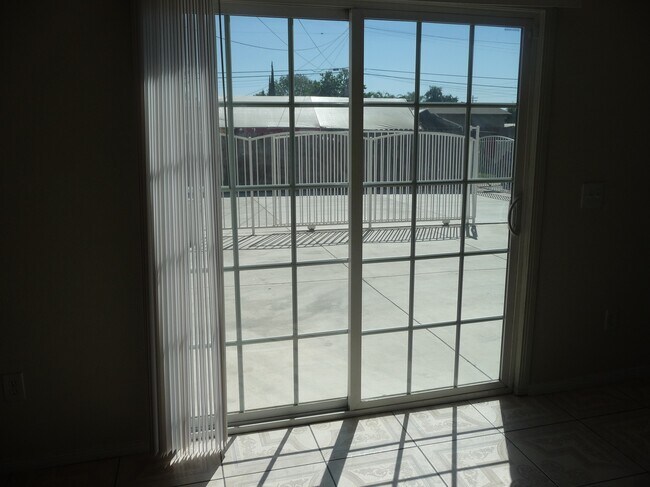 Foto del edificio - 1156 E Newburgh St