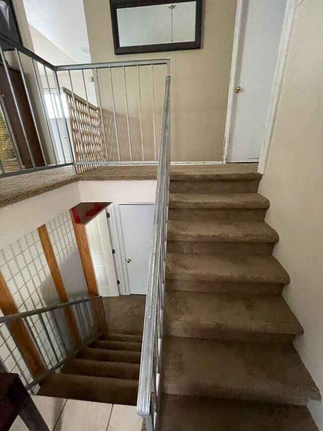 Foto del edificio - Beautiful Split Level Home in Waneka Lake ...