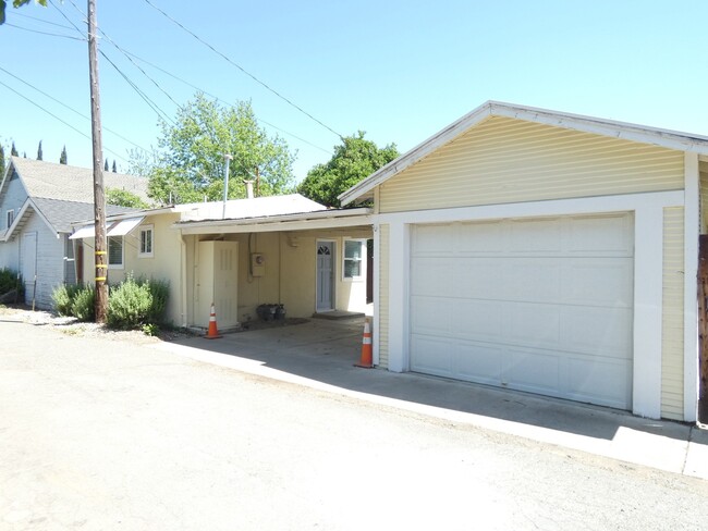Building Photo - Private In-law unit close to downtown!