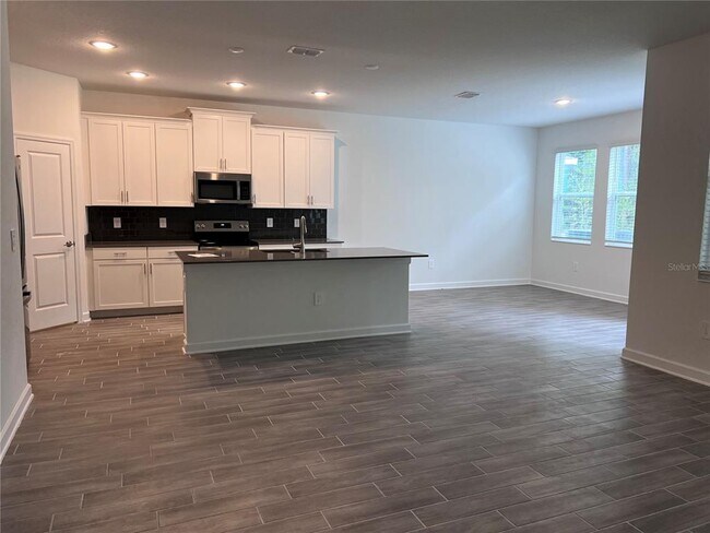 Building Photo - 2950 Camden Loop