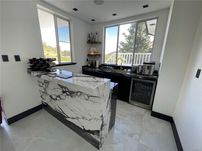 Foto del edificio - 70 Dapplegray Rd