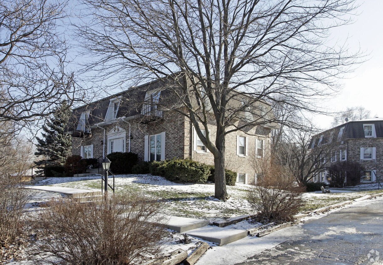 N84W15415 Menomonee Ave, Menomonee Falls, WI 53051 Apartments in