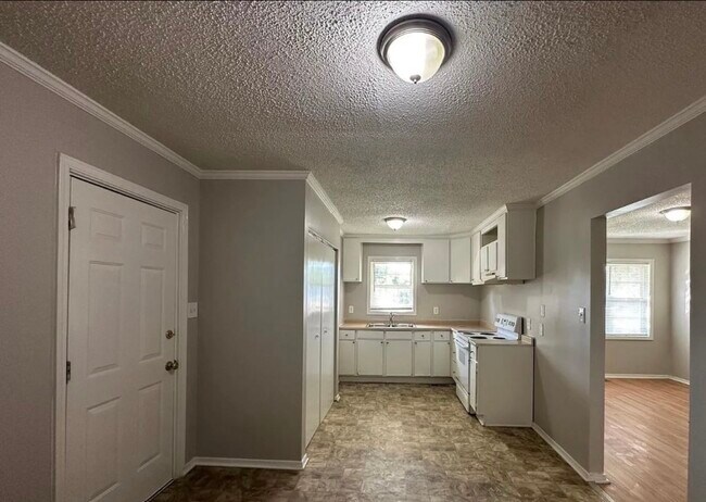 Foto del edificio - 136 Melba Ave SW