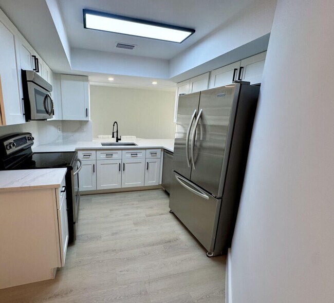 Building Photo - 7884 Seville Pl