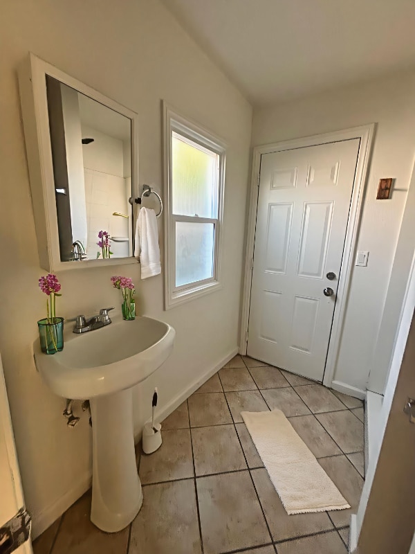 Building Photo - 1402 N Willowbrook Ave