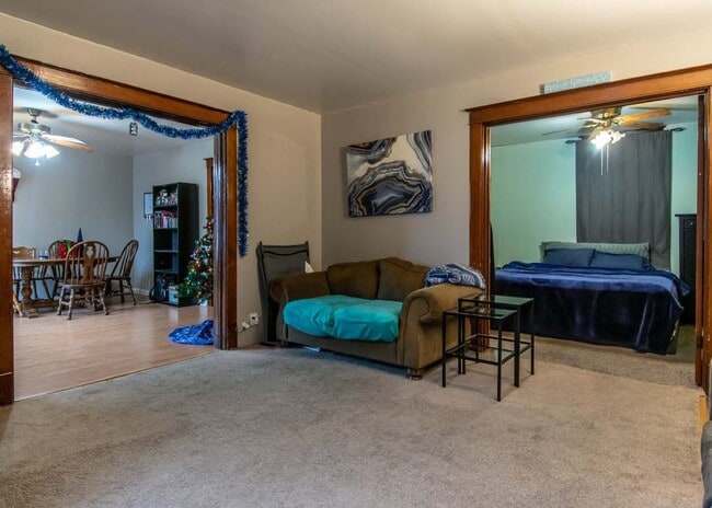 Foto del edificio - 730 E Jefferson St