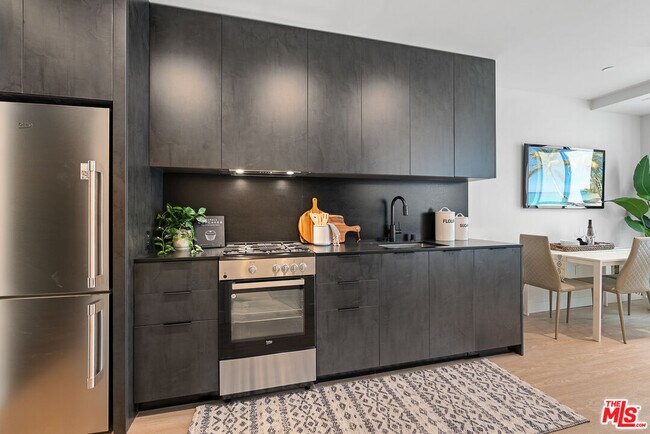 Foto del edificio - 3688 Overland Ave