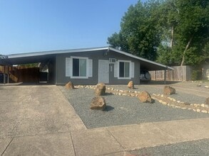 Building Photo - 3007-3009 Juanipero Way