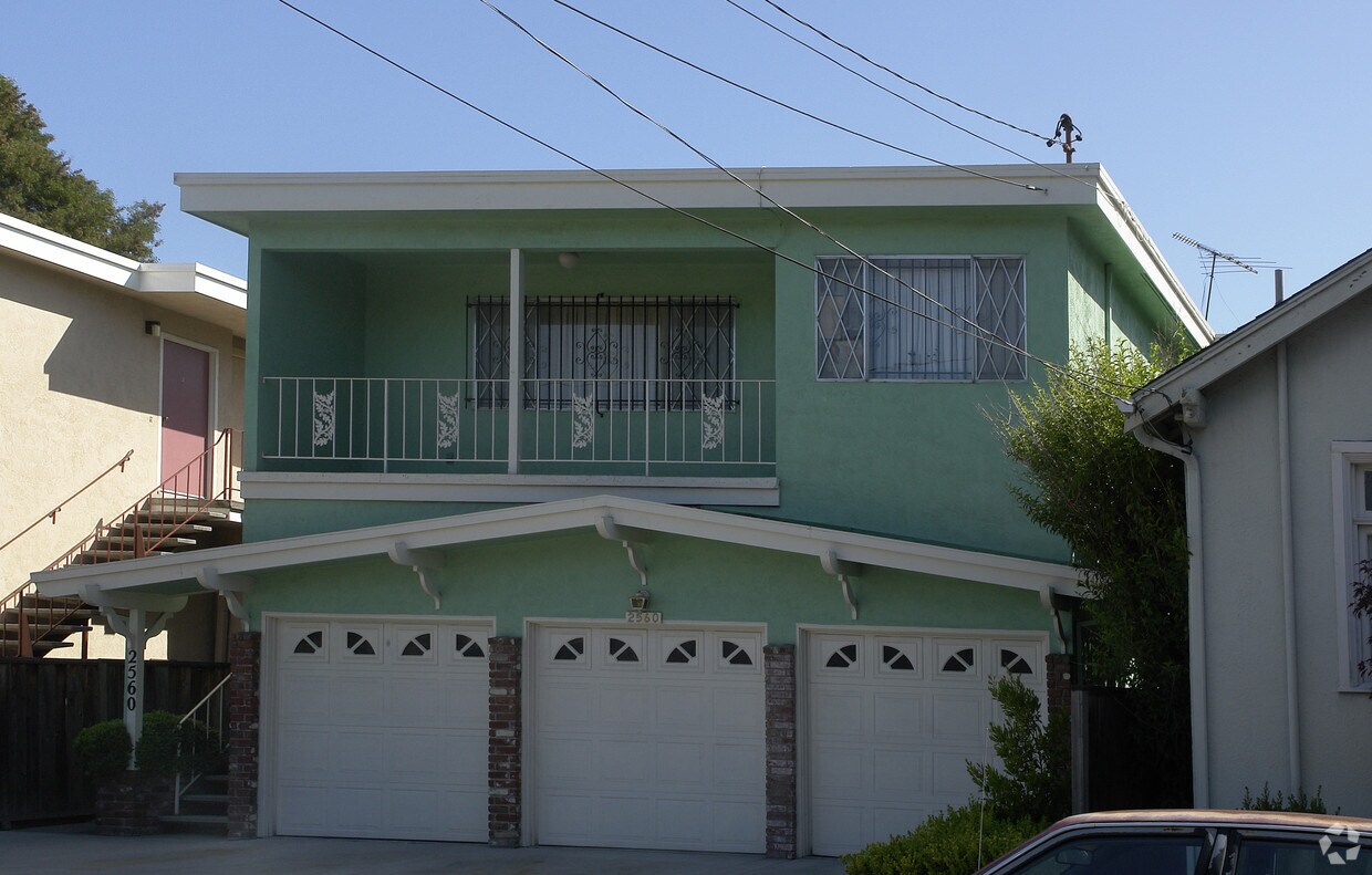Primary Photo - 2560 Damuth St