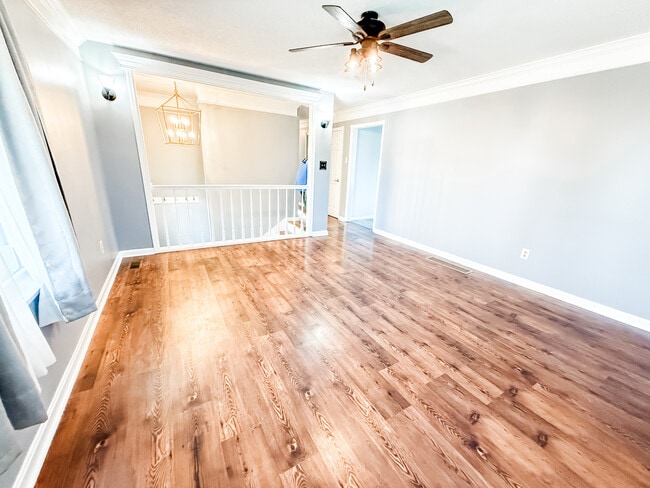 Building Photo - 208 Green Acres Dr