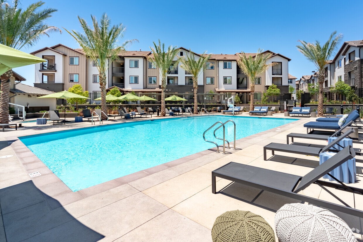 The Vineyards Apartments Apartments in Porter Ranch, CA