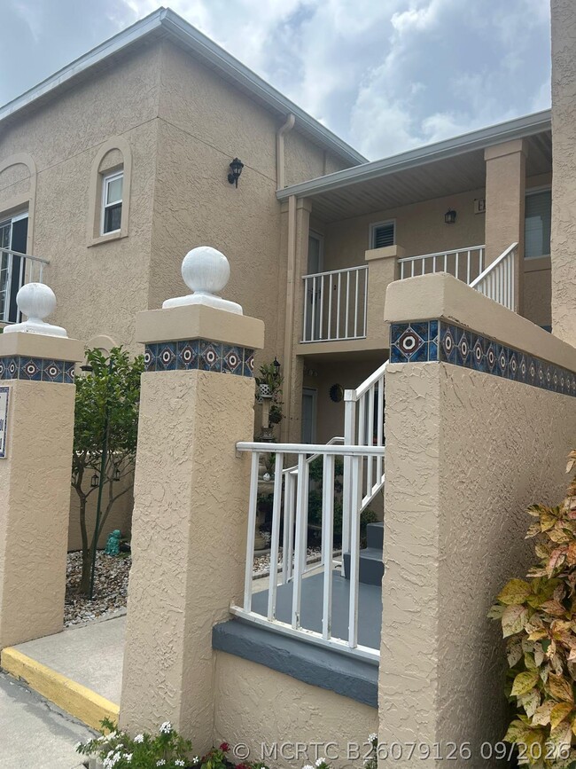 Building Photo - 1627 SE Green Acres Cir