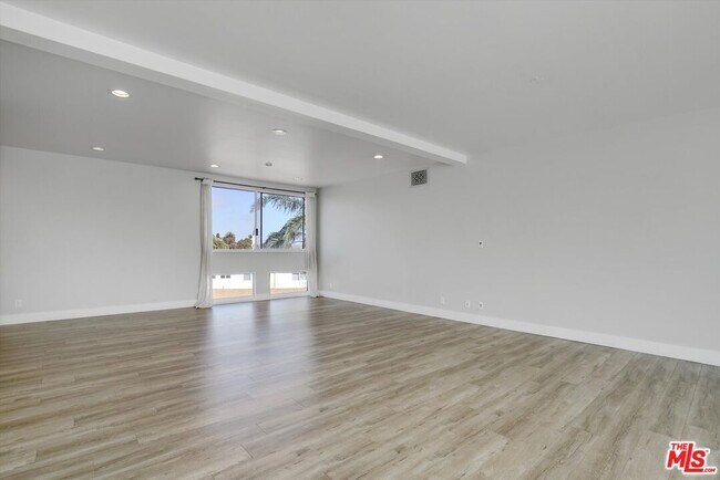 Building Photo - 842 11th St