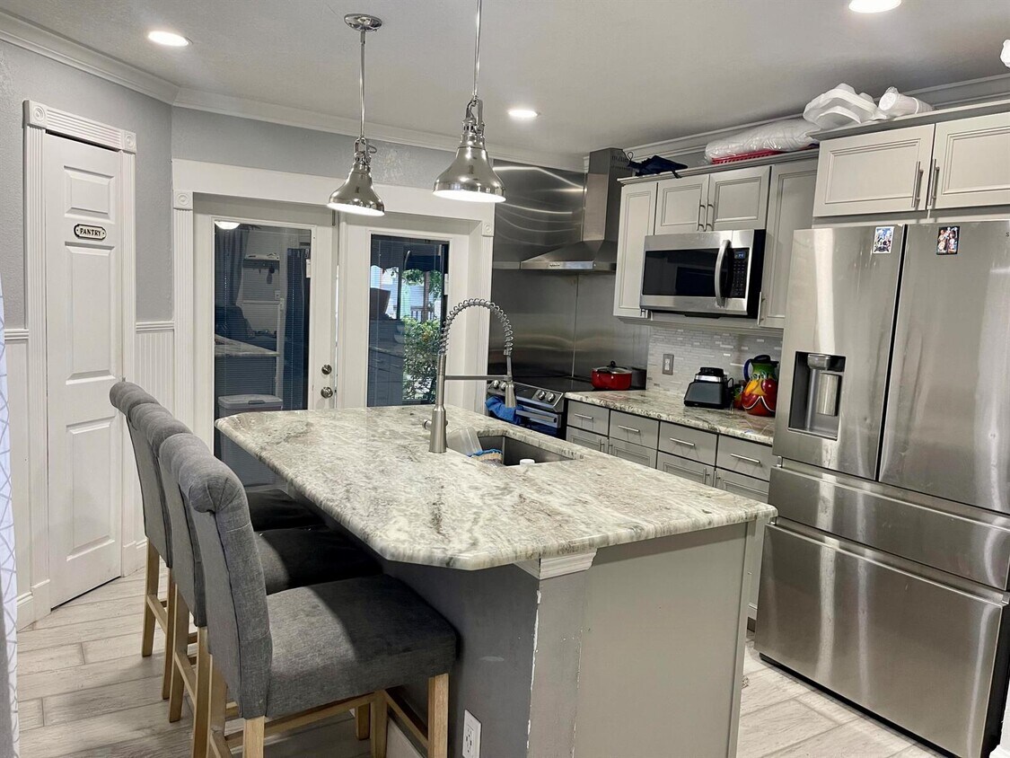 Foto del edificio - 613 Cherry Rd