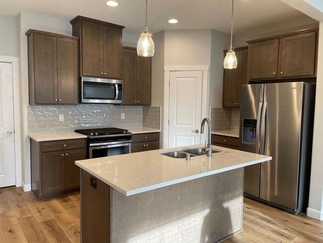 Building Photo - 3 Bed,2.5 Bath Townhome at the Landing At Salmon Creek