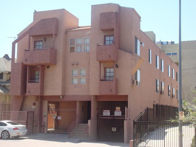 Building Photo - 909 Irolo St