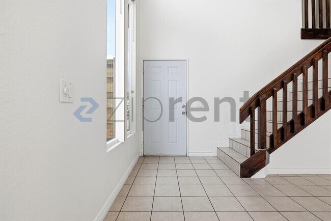 Building Photo - Unit