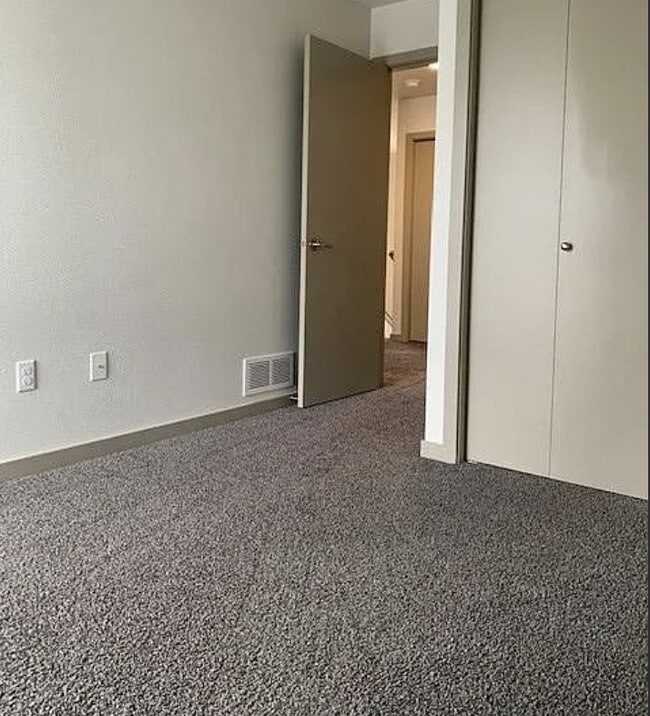 Building Photo - 2720 Coho Way